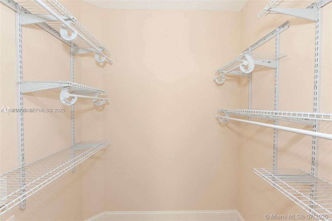 出租: $2,200 (1 贝兹, 1 浴室, 836 平方英尺)