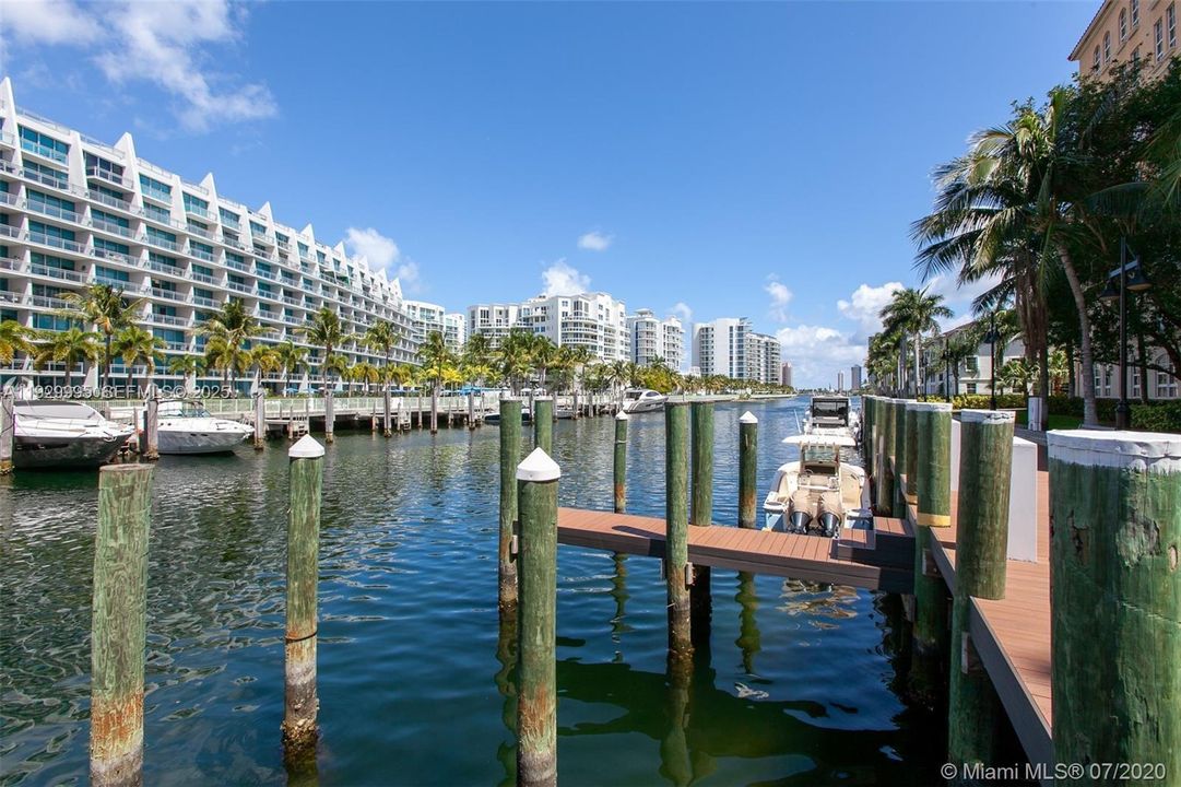 出租: $2,200 (1 贝兹, 1 浴室, 836 平方英尺)