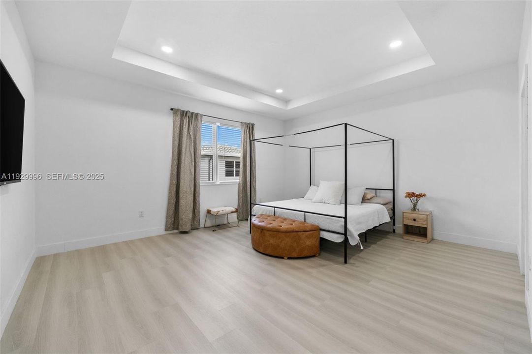 En Venta: $599,900 (5 camas, 3 baños, 2905 Pies cuadrados)