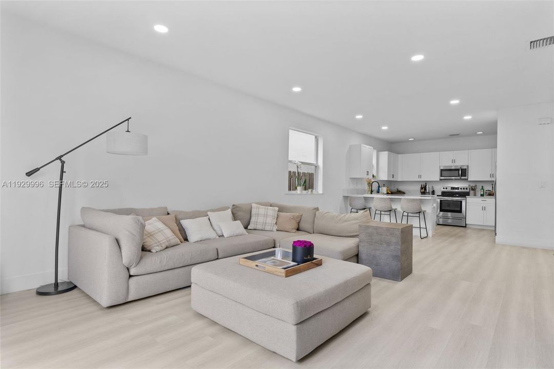 En Venta: $599,900 (5 camas, 3 baños, 2905 Pies cuadrados)