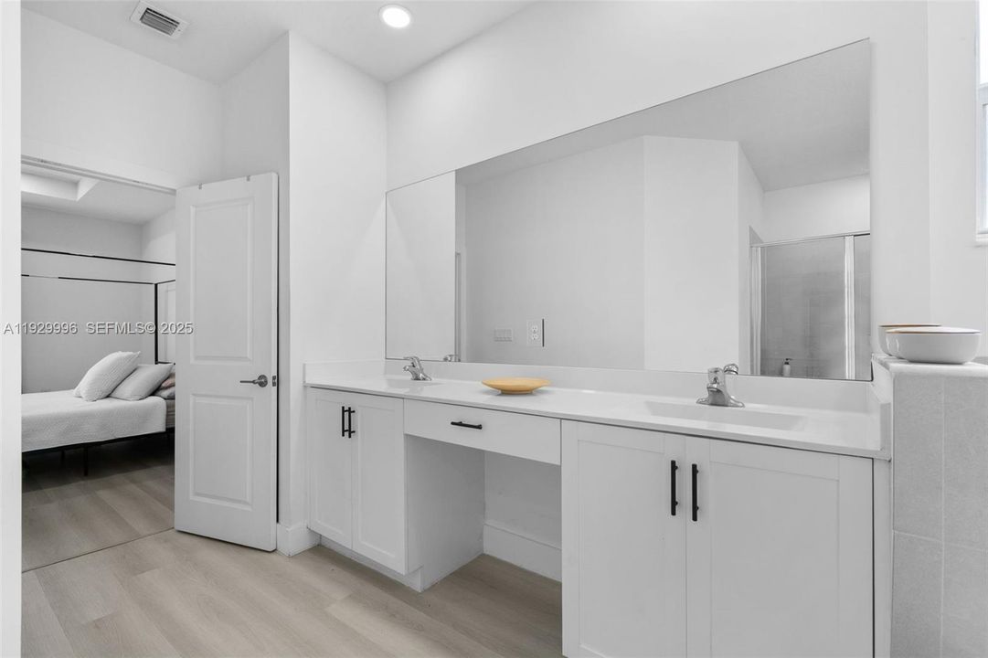 En Venta: $599,900 (5 camas, 3 baños, 2905 Pies cuadrados)