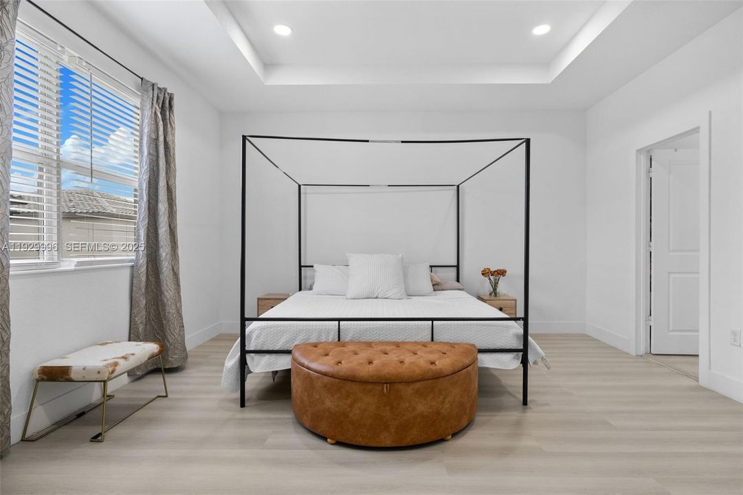 En Venta: $599,900 (5 camas, 3 baños, 2905 Pies cuadrados)