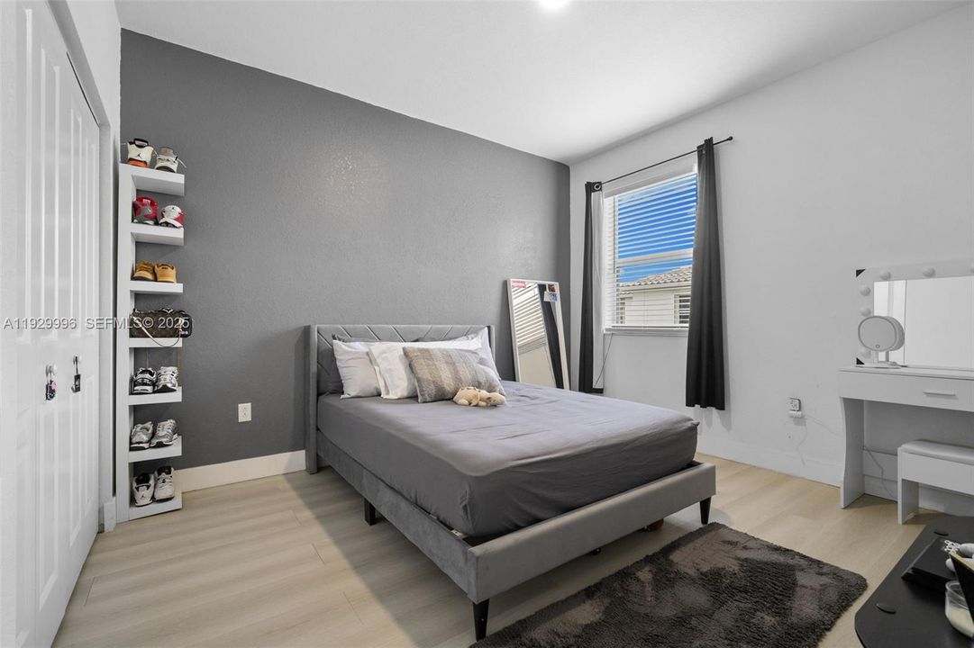 En Venta: $599,900 (5 camas, 3 baños, 2905 Pies cuadrados)