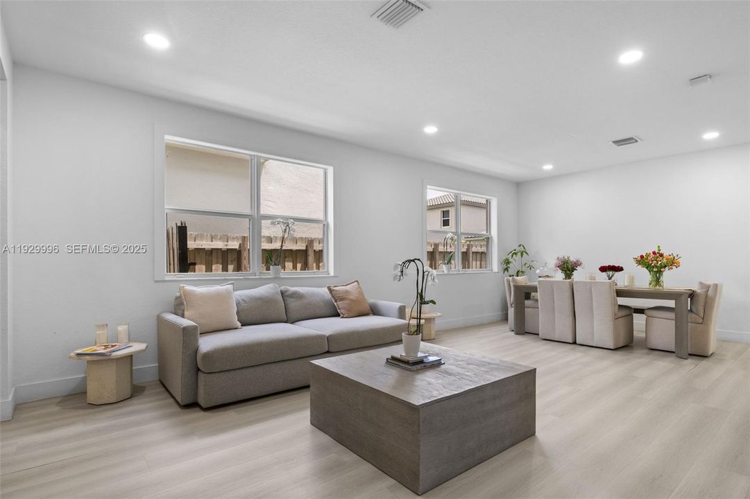 En Venta: $599,900 (5 camas, 3 baños, 2905 Pies cuadrados)