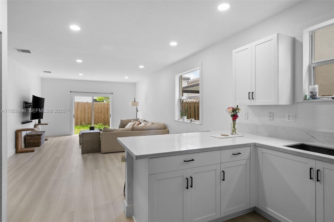 En Venta: $599,900 (5 camas, 3 baños, 2905 Pies cuadrados)