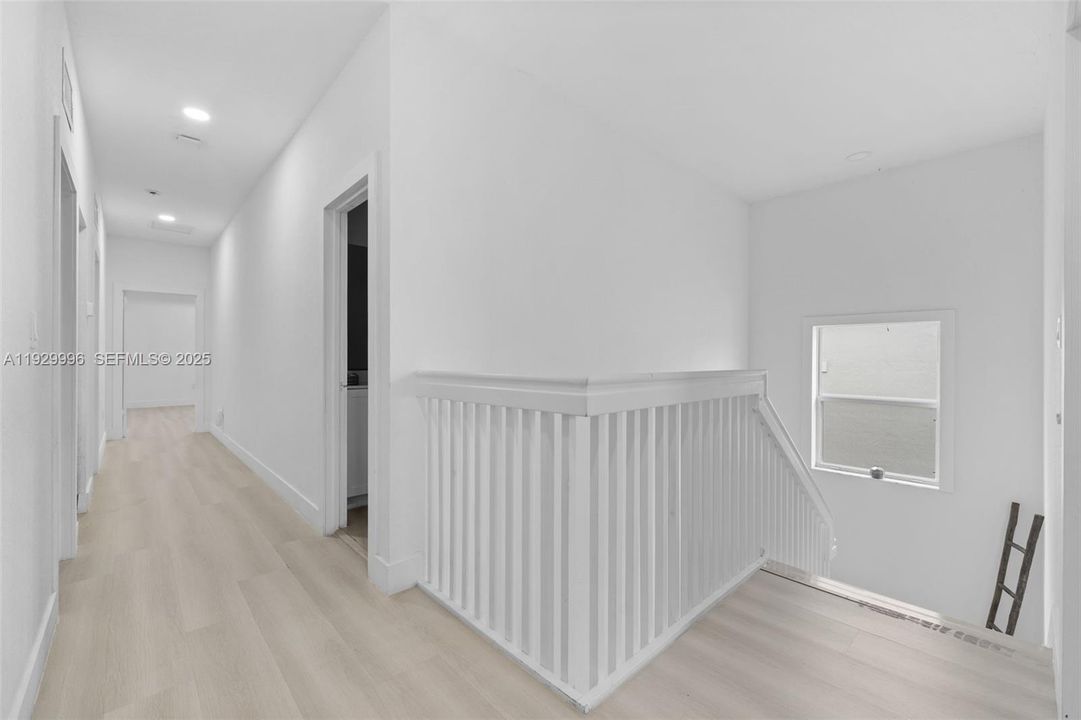 En Venta: $599,900 (5 camas, 3 baños, 2905 Pies cuadrados)