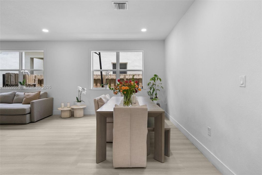 En Venta: $599,900 (5 camas, 3 baños, 2905 Pies cuadrados)