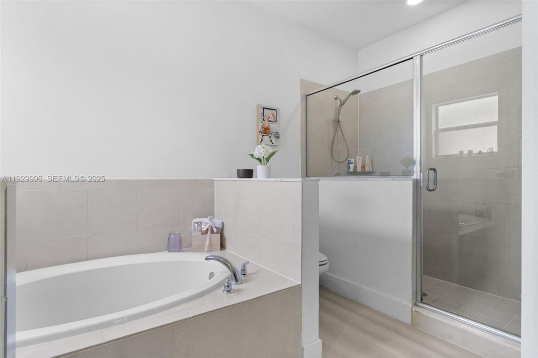 En Venta: $599,900 (5 camas, 3 baños, 2905 Pies cuadrados)