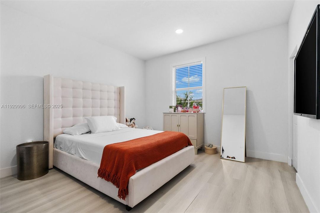 En Venta: $599,900 (5 camas, 3 baños, 2905 Pies cuadrados)