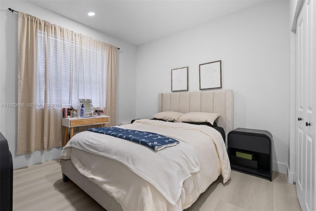 En Venta: $599,900 (5 camas, 3 baños, 2905 Pies cuadrados)