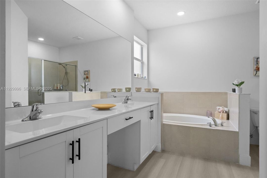 En Venta: $599,900 (5 camas, 3 baños, 2905 Pies cuadrados)