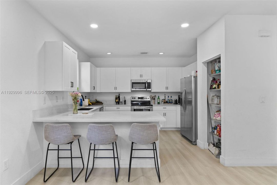 En Venta: $599,900 (5 camas, 3 baños, 2905 Pies cuadrados)