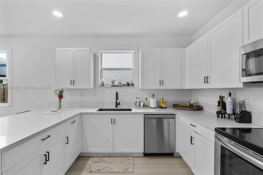 En Venta: $599,900 (5 camas, 3 baños, 2905 Pies cuadrados)