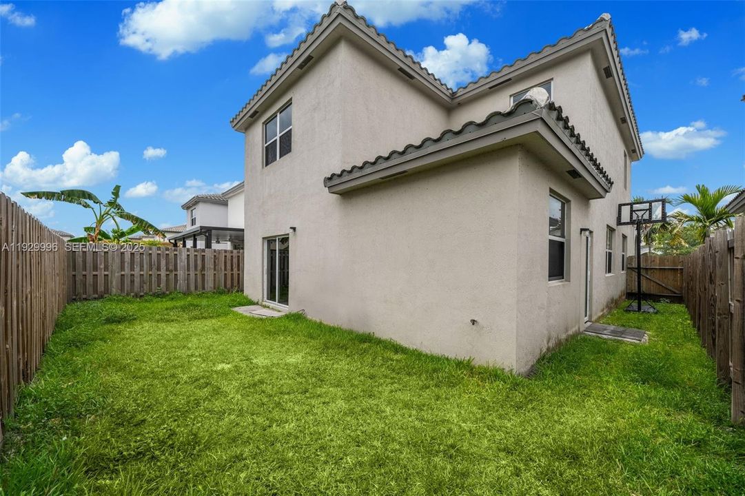 En Venta: $599,900 (5 camas, 3 baños, 2905 Pies cuadrados)