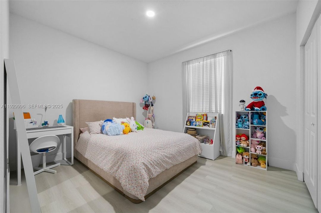 En Venta: $599,900 (5 camas, 3 baños, 2905 Pies cuadrados)