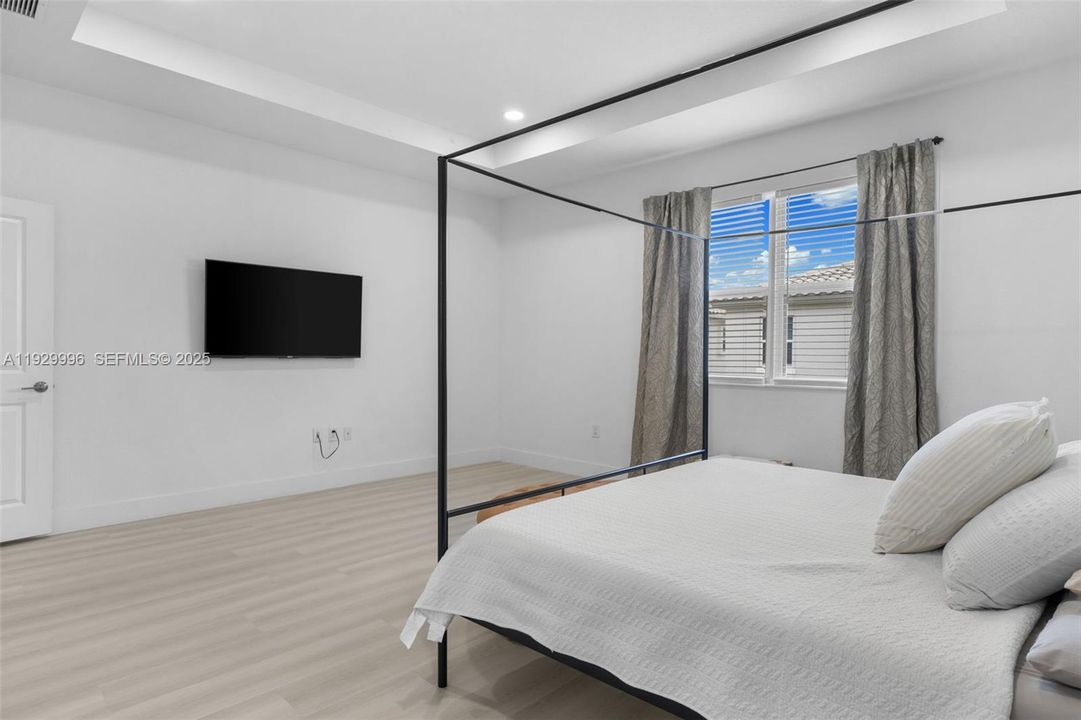 En Venta: $599,900 (5 camas, 3 baños, 2905 Pies cuadrados)