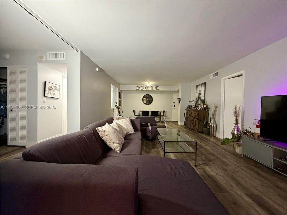 En Renta: $2,700 (2 camas, 2 baños, 1100 Pies cuadrados)