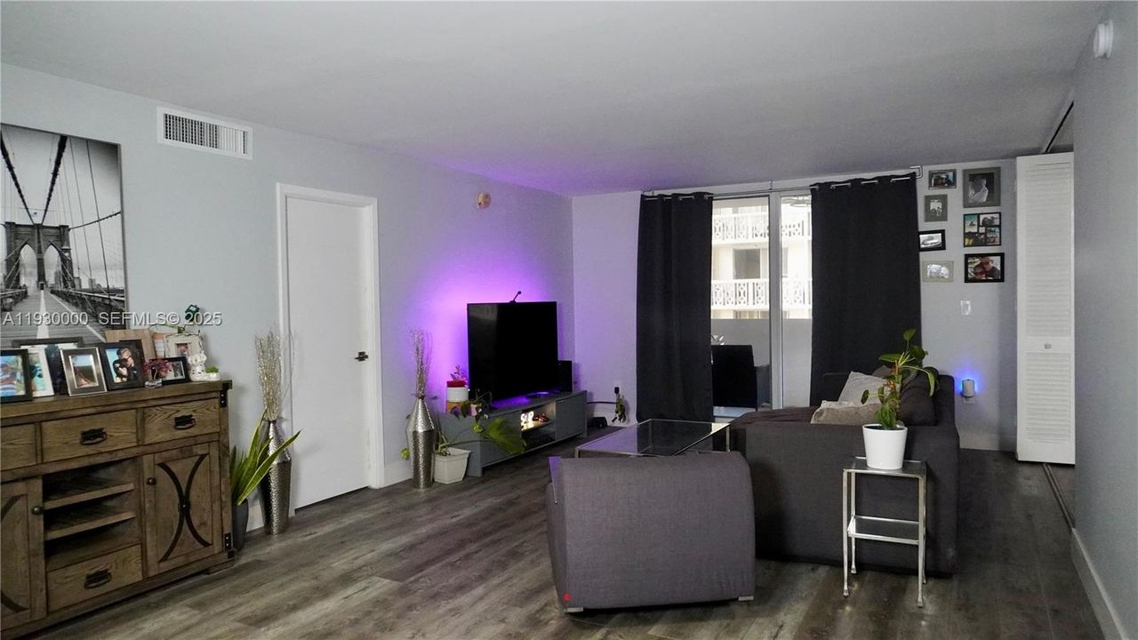 En Renta: $2,700 (2 camas, 2 baños, 1100 Pies cuadrados)