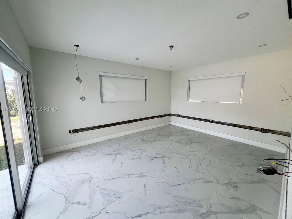 В аренду: $14,500 (5 спален, 3 ванн, 1782 Квадратных фут)