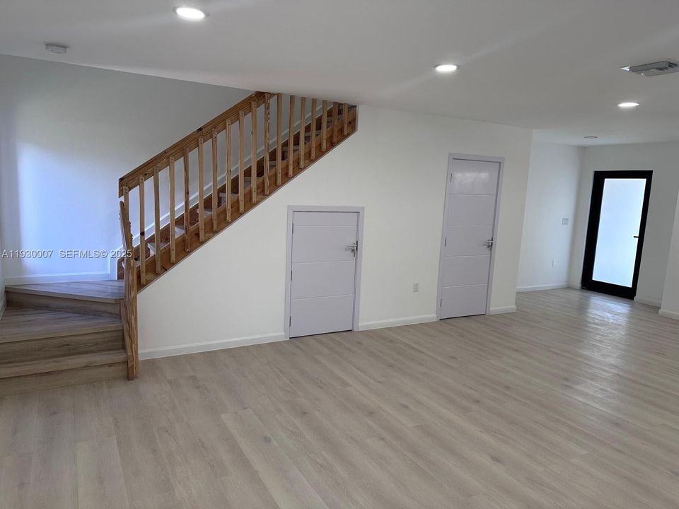 For Rent: $2,900 (3 beds, 2 baths, 1766 Square Feet)