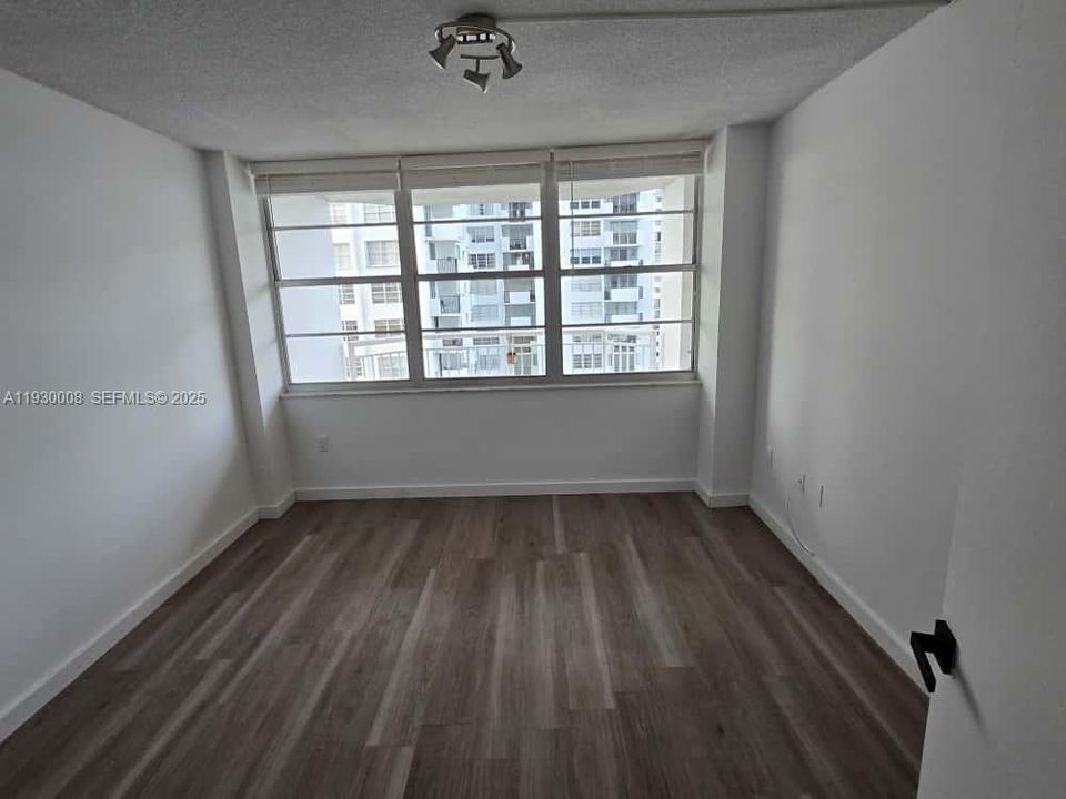 For Sale: $335,000 (2 beds, 2 baths, 1565 Square Feet)