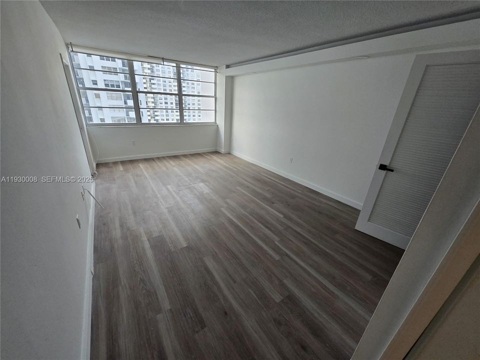 For Sale: $335,000 (2 beds, 2 baths, 1565 Square Feet)