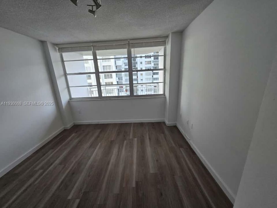 For Sale: $335,000 (2 beds, 2 baths, 1565 Square Feet)