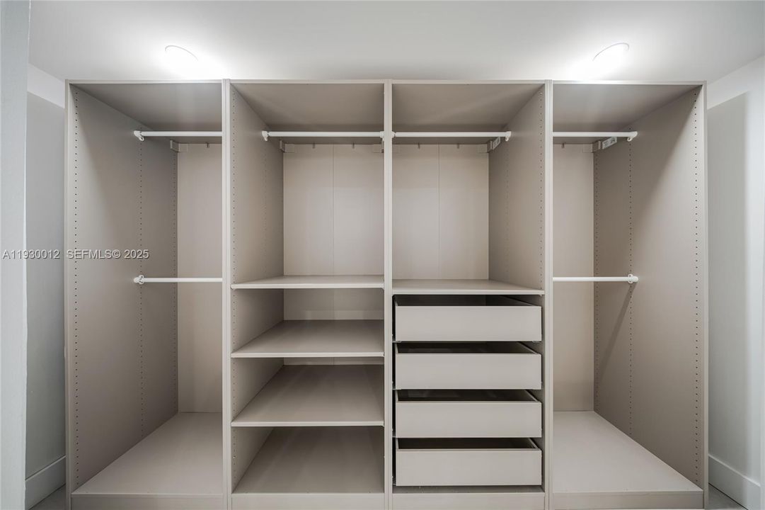 For Sale: $1,490,000 (3 beds, 3 baths, 2857 Square Feet)