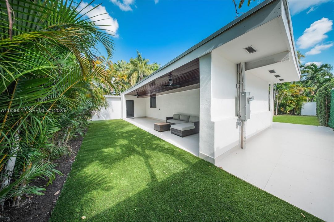 For Sale: $1,490,000 (3 beds, 3 baths, 2857 Square Feet)