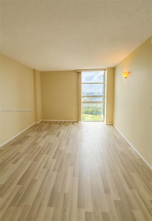 For Sale: $320,000 (2 beds, 2 baths, 1238 Square Feet)