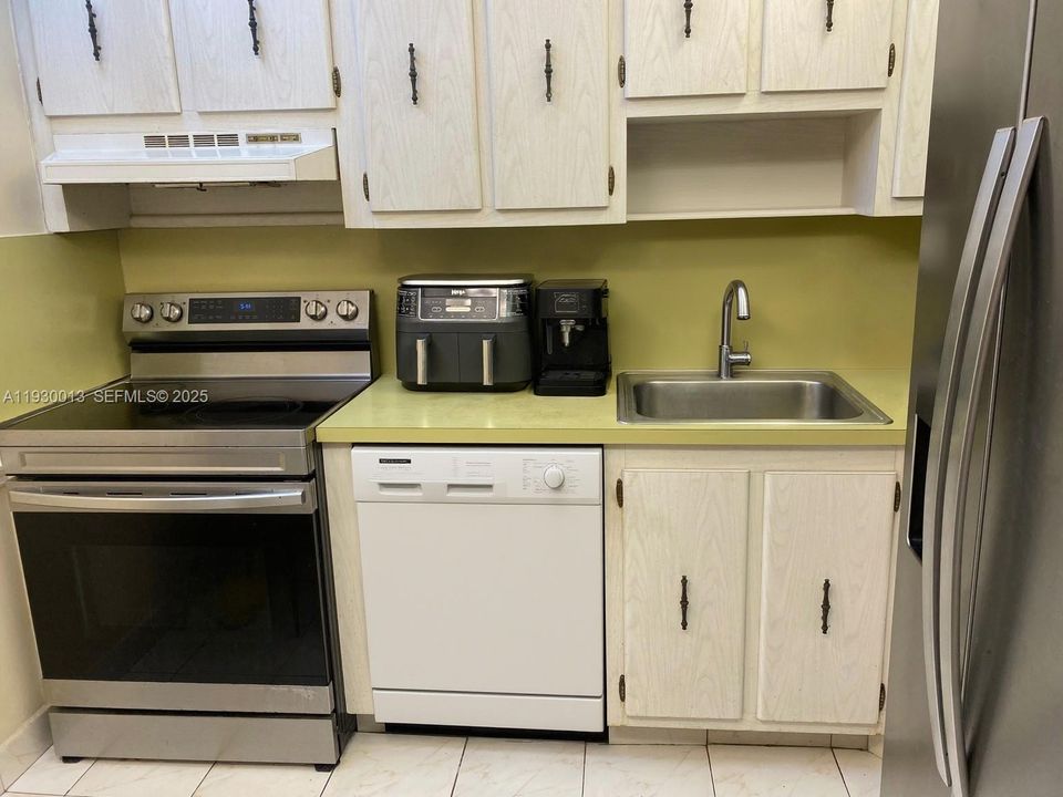 For Sale: $320,000 (2 beds, 2 baths, 1238 Square Feet)