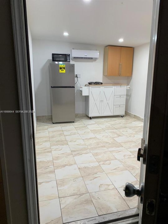 В аренду: $1,000 (1 спален, 1 ванн, 2052 Квадратных фут)