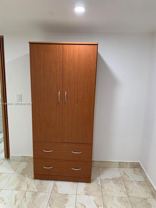 В аренду: $1,000 (1 спален, 1 ванн, 2052 Квадратных фут)