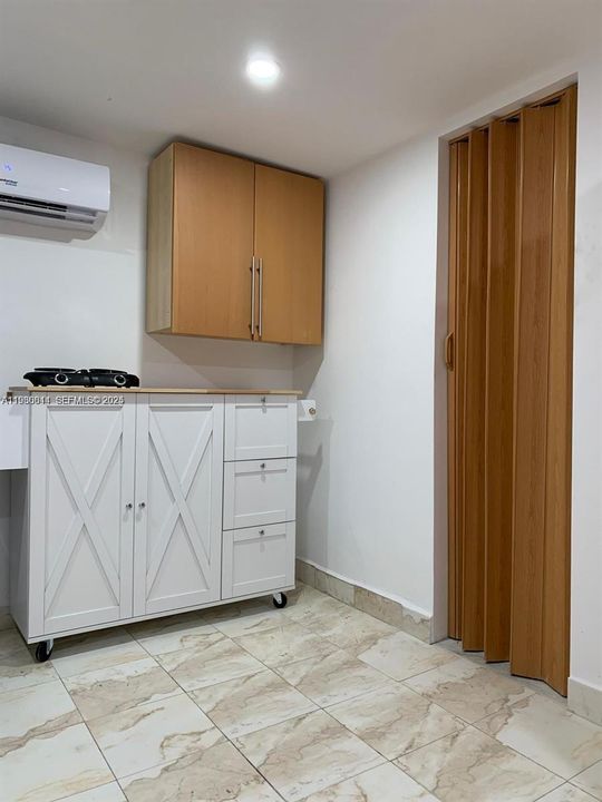 В аренду: $1,000 (1 спален, 1 ванн, 2052 Квадратных фут)