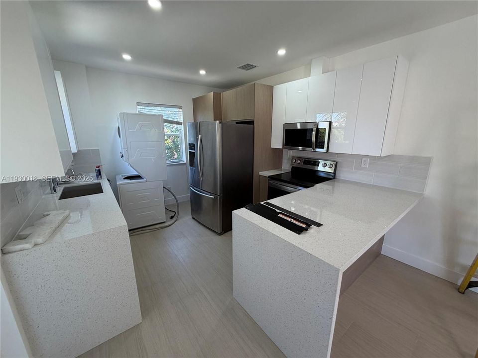 出租: $2,950 (2 贝兹, 1 浴室, 2050 平方英尺)