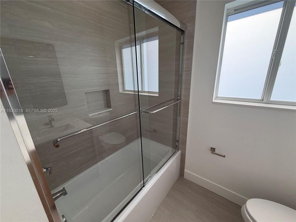 出租: $2,950 (2 贝兹, 1 浴室, 2050 平方英尺)