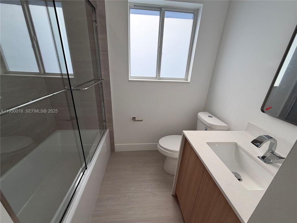 出租: $2,950 (2 贝兹, 1 浴室, 2050 平方英尺)