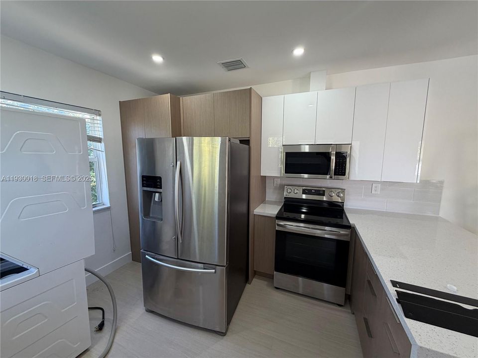 出租: $2,950 (2 贝兹, 1 浴室, 2050 平方英尺)