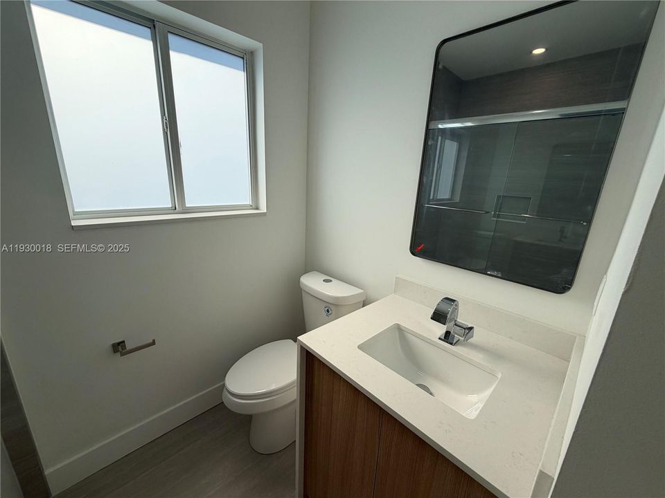 出租: $2,950 (2 贝兹, 1 浴室, 2050 平方英尺)