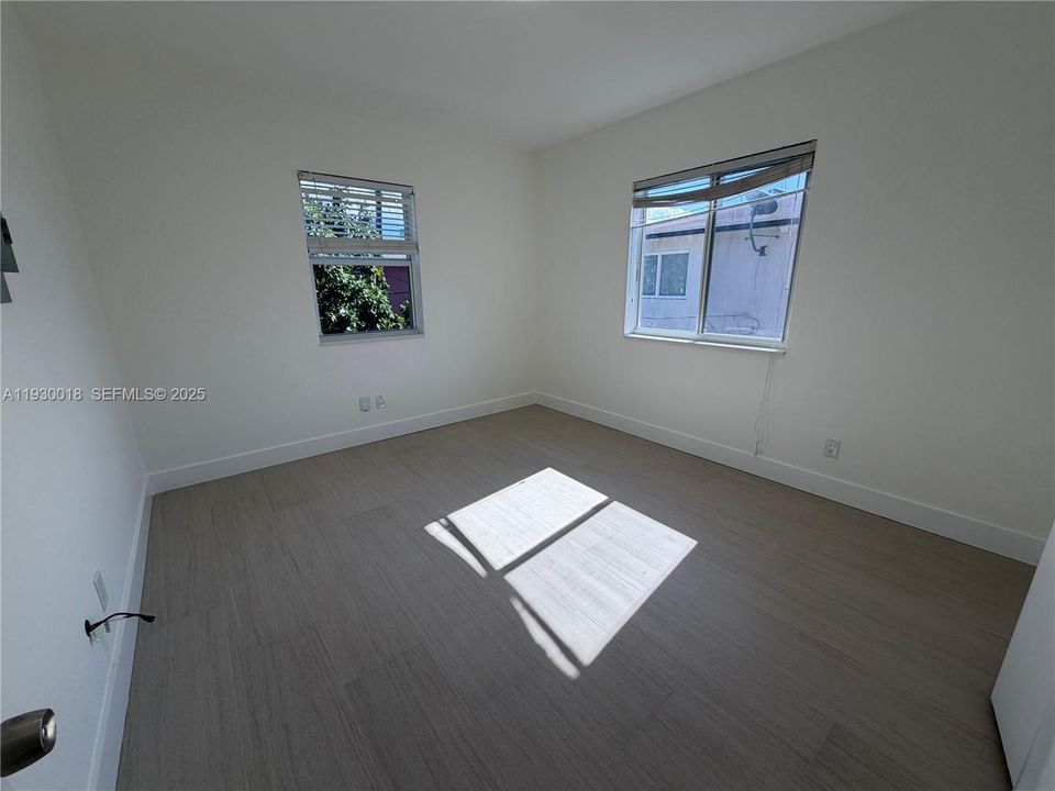 出租: $2,950 (2 贝兹, 1 浴室, 2050 平方英尺)