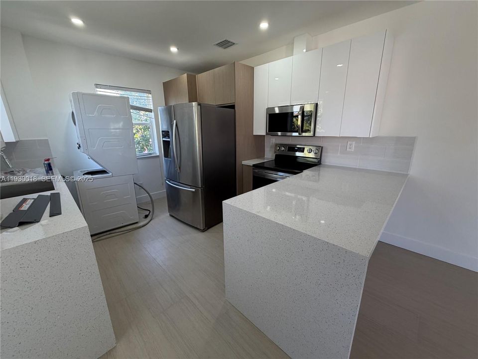 出租: $2,950 (2 贝兹, 1 浴室, 2050 平方英尺)