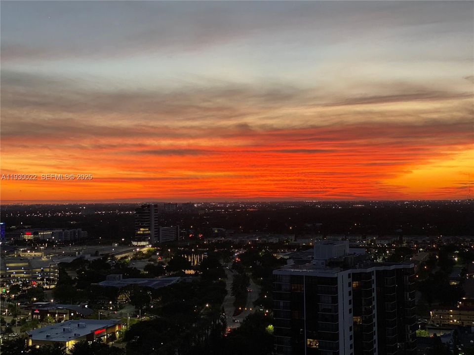 For Sale: $249,000 (1 beds, 1 baths, 1038 Square Feet)