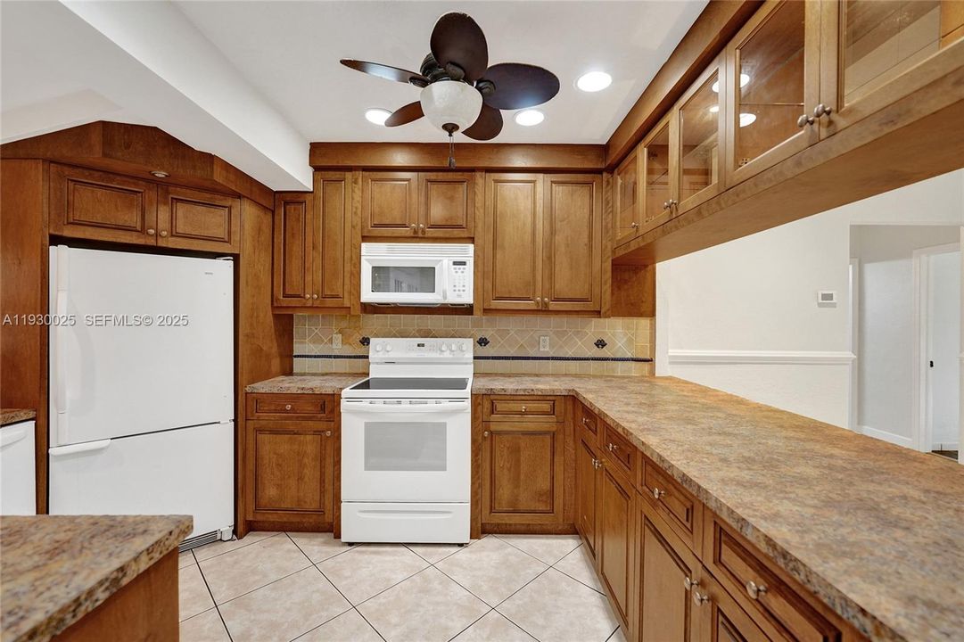 В аренду: $2,950 (2 спален, 2 ванн, 956 Квадратных фут)