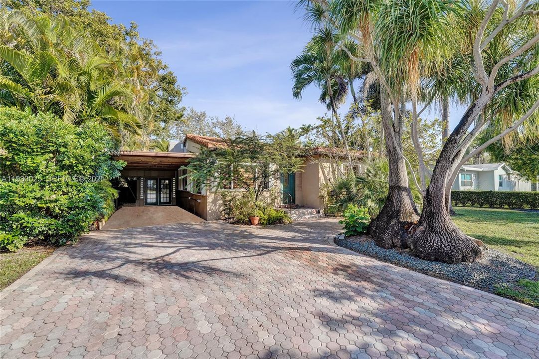 В аренду: $2,950 (2 спален, 2 ванн, 956 Квадратных фут)