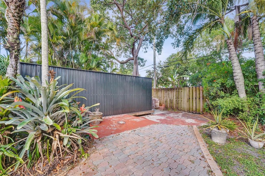 В аренду: $2,950 (2 спален, 2 ванн, 956 Квадратных фут)