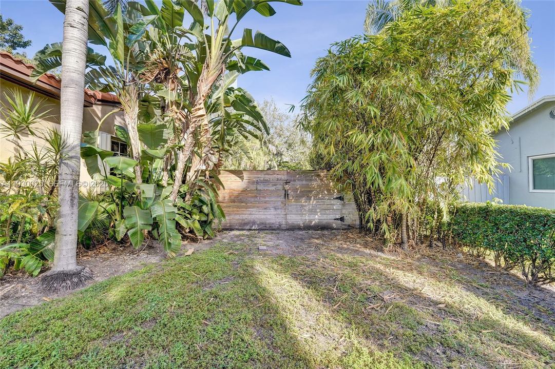 В аренду: $2,950 (2 спален, 2 ванн, 956 Квадратных фут)