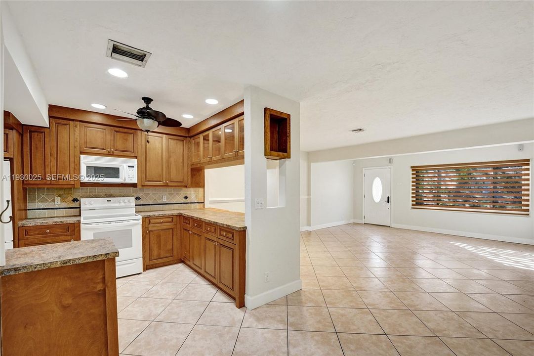 В аренду: $2,950 (2 спален, 2 ванн, 956 Квадратных фут)