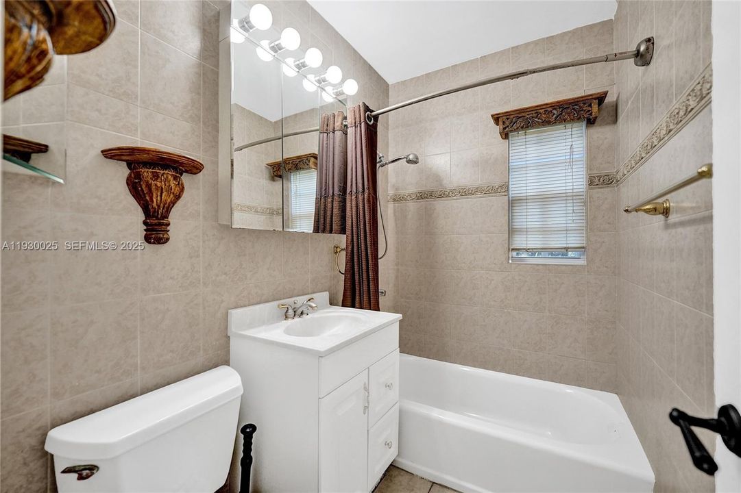 В аренду: $2,950 (2 спален, 2 ванн, 956 Квадратных фут)