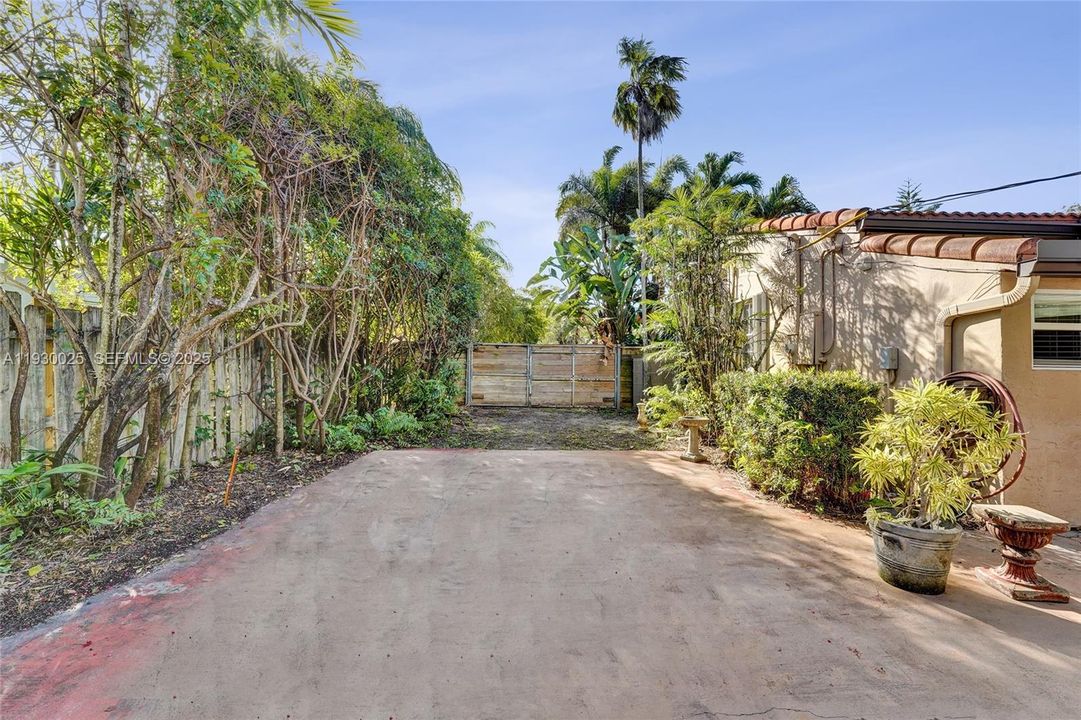 В аренду: $2,950 (2 спален, 2 ванн, 956 Квадратных фут)