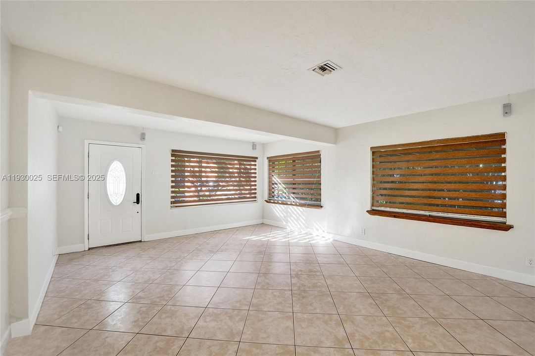 В аренду: $2,950 (2 спален, 2 ванн, 956 Квадратных фут)